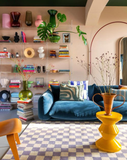 Pilih Sofa Cerah, Biar Ruangan Nggak Gitu-Gitu Aja! - Helloilmare